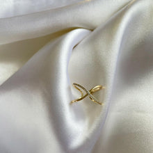 Load image into Gallery viewer, Criss Cross Pave Ring
